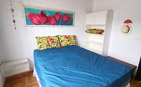 Apartamento com 2 quartos, piscina e churrasqueira, próximo à Praia do Itaguá